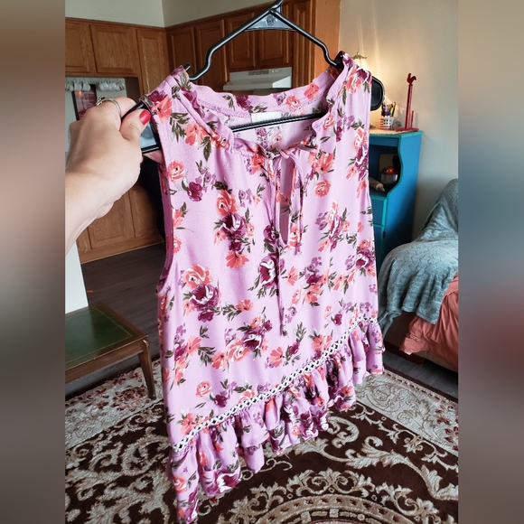 NWOT pretty petunia ruffled top - Picture 4 of 16